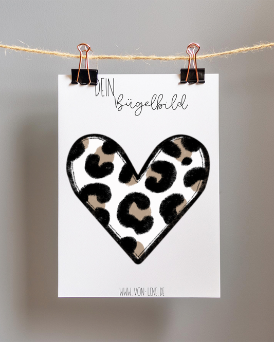 Bügelbild Maxi Leokatze Herz 2