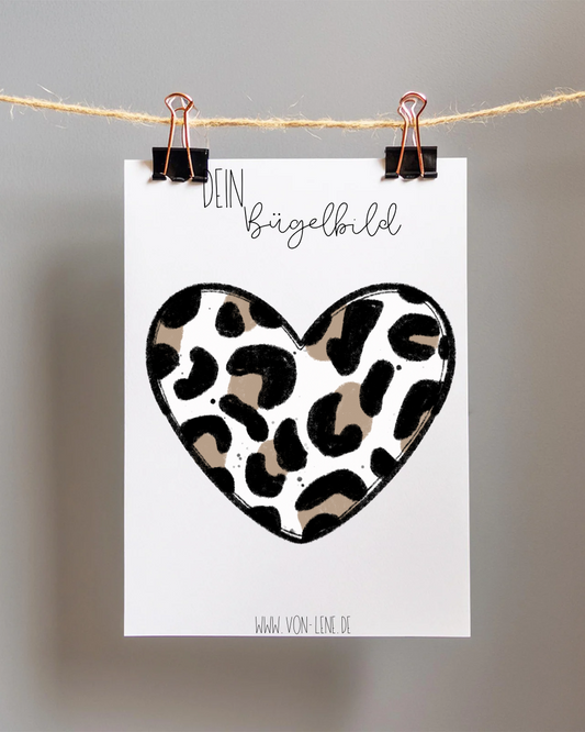 Bügelbild Maxi Leokatze Herz